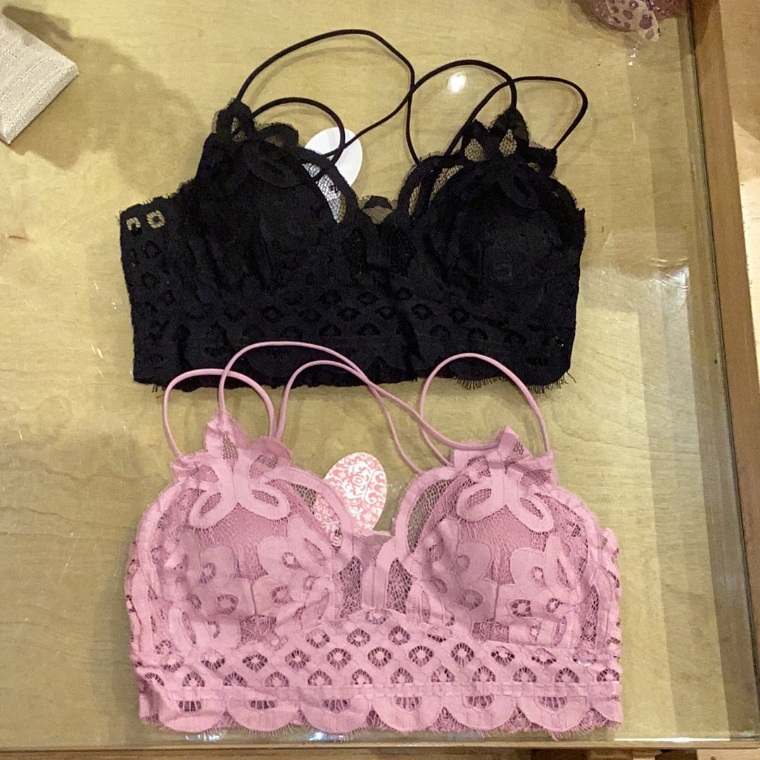 PLUS CROCHET LACE BRALETTE WITH BRA PADS